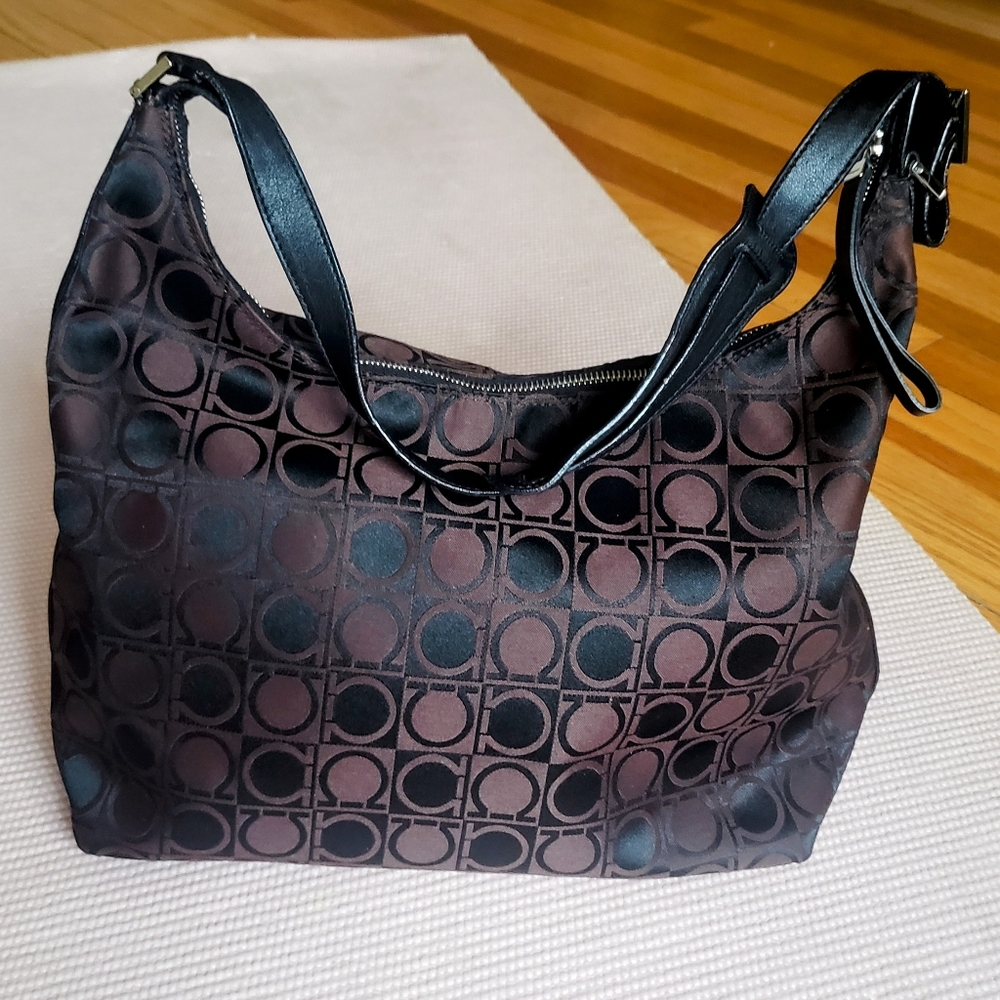 SOLD - Salvatore Ferragamo Gancini Shoulder Hobo Bag - Picture 3 of 16